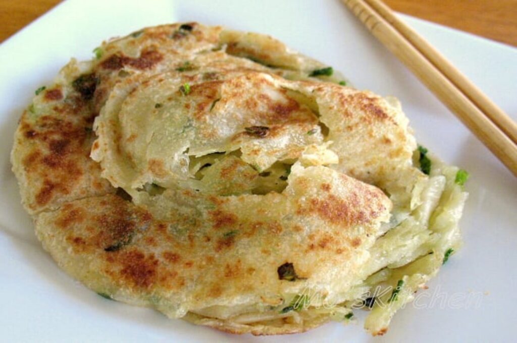手作り水餃子 / 台湾グルメ 蔥抓餅(ネギパンケーキ):台湾料理の人気ストリートフード - 水餃子 ルーローハン ちまき 通販