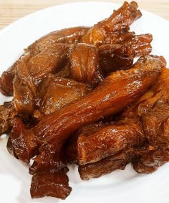 トロトロになるまで煮込んだ牛スジ肉。ご飯のお供や酒の肴に合う、静岡で作る台湾の本場の味。 牛肉の三宝 -牛すね肉、牛アキレス、牛ハチノス