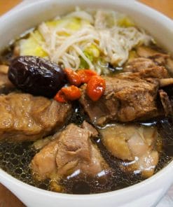 薬膳煮込みスープ 薬燉排骨 (ヤオトゥンパイグー)
