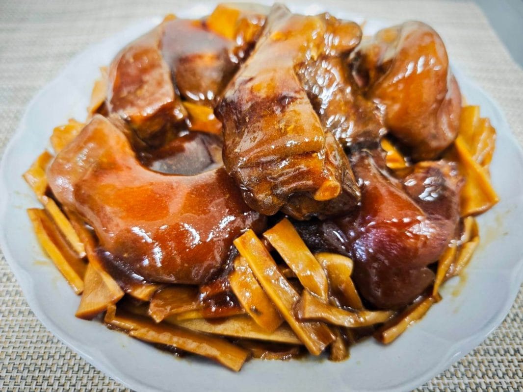 豚スネ肉のオイスターソース煮込み