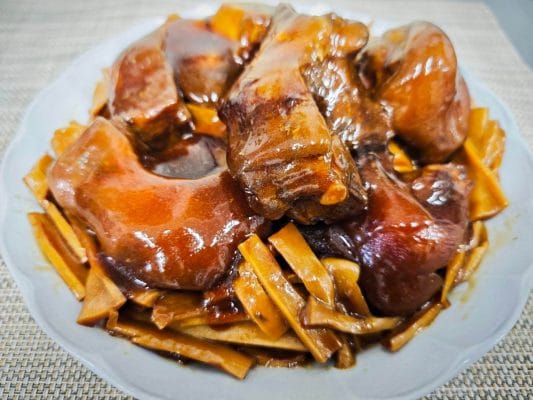 豚スネ肉のオイスターソース煮込み