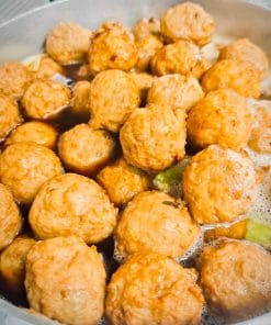 煮込んだふわふわとした台湾肉団子