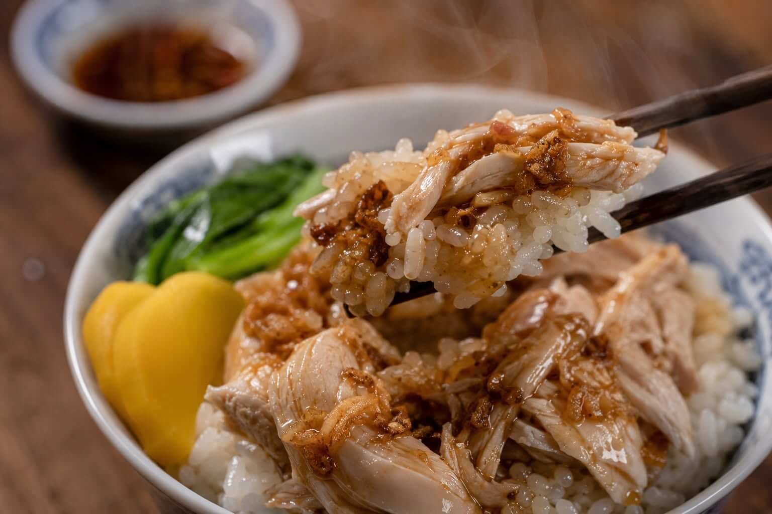 食欲不振に！特製ネギ油が香る台湾味の無添加・手作り鶏肉飯（ジーローハン）