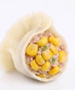 甘いコーンとジューシーな豚肉がたっぷり詰まった「台湾味」特製手作り水餃子の断面写真