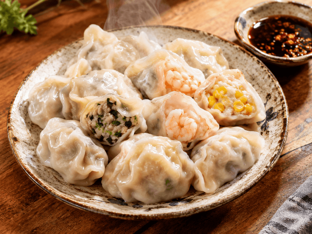 キャベツ、ニラ、海老、コーンの4つの味が楽しめる台湾味の手作り水餃子食べ比べセット